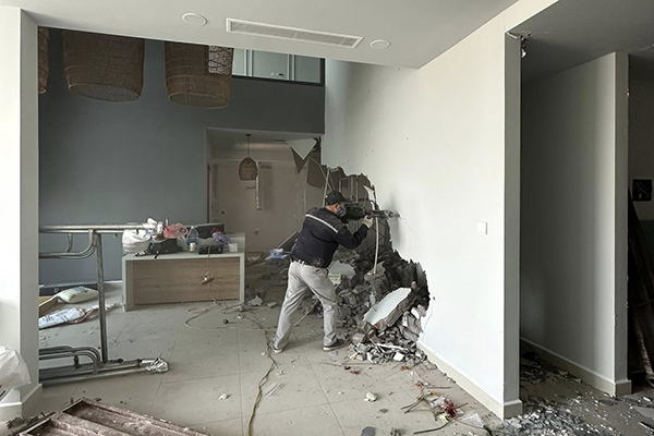 Tháo dỡ vách trần thạch cao